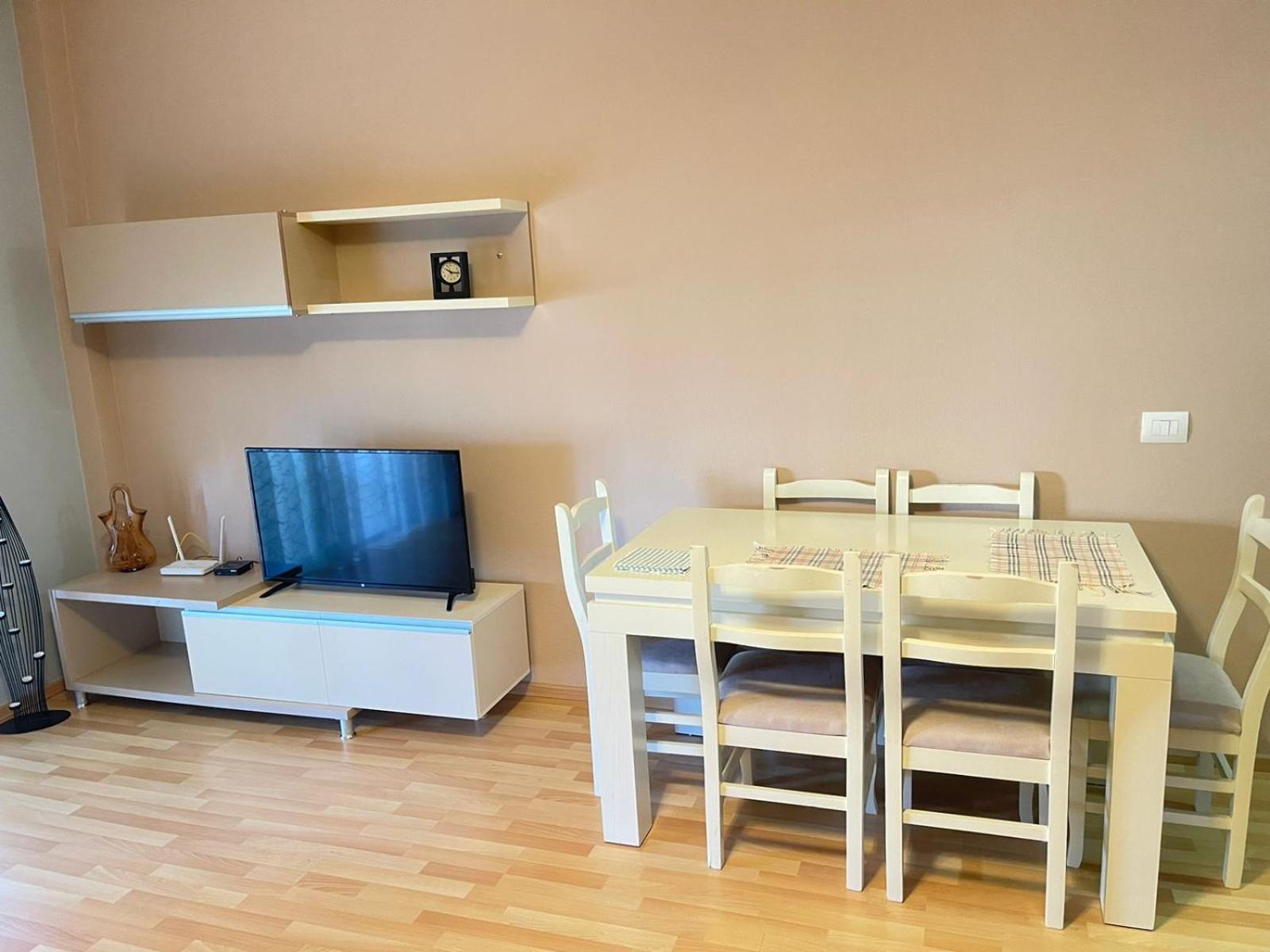 סרנדה Xhemi'S Apartment מראה חיצוני תמונה