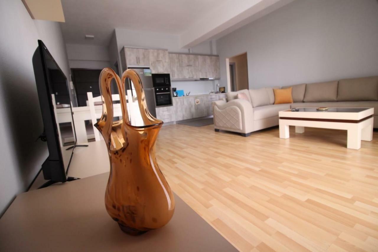 סרנדה Xhemi'S Apartment מראה חיצוני תמונה